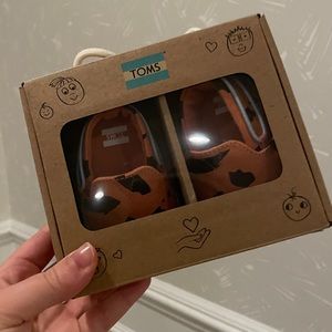 NWT Baby Toms Lima Leopard Print. - Size 2